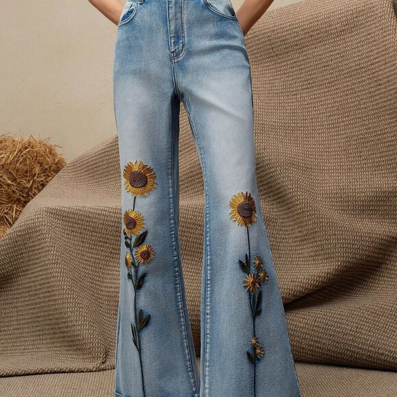 Light Wash Women's Casual Sunflower Embroidery Pocket Flared Jeans - Picture 4 of 7